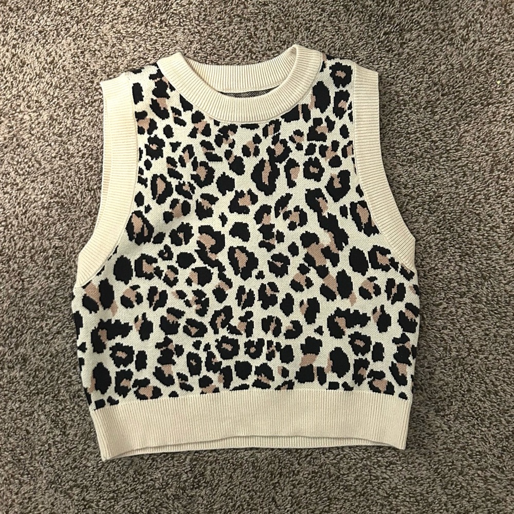 Leopard Print Cropped Sleeveless Sweater Vest